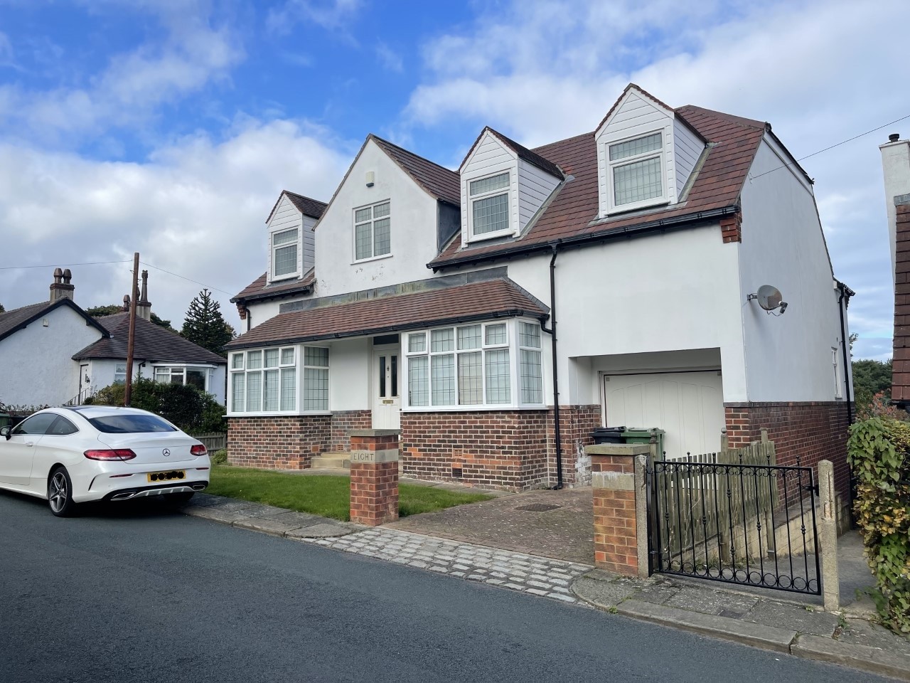FIVE BEDROOM DETACHED HOUSE TO RENT